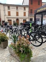 Area biciclette — Sosta, riparazioni d'emergenza e ristoro per i ciclisti che attraversano la valle.